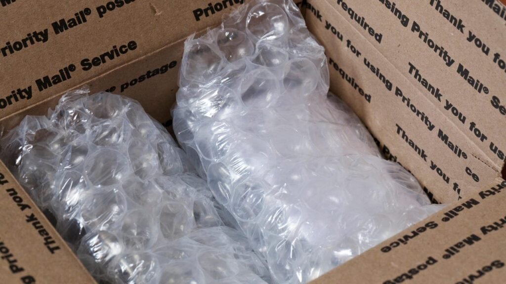 Packing_B_Christopher_Alamy