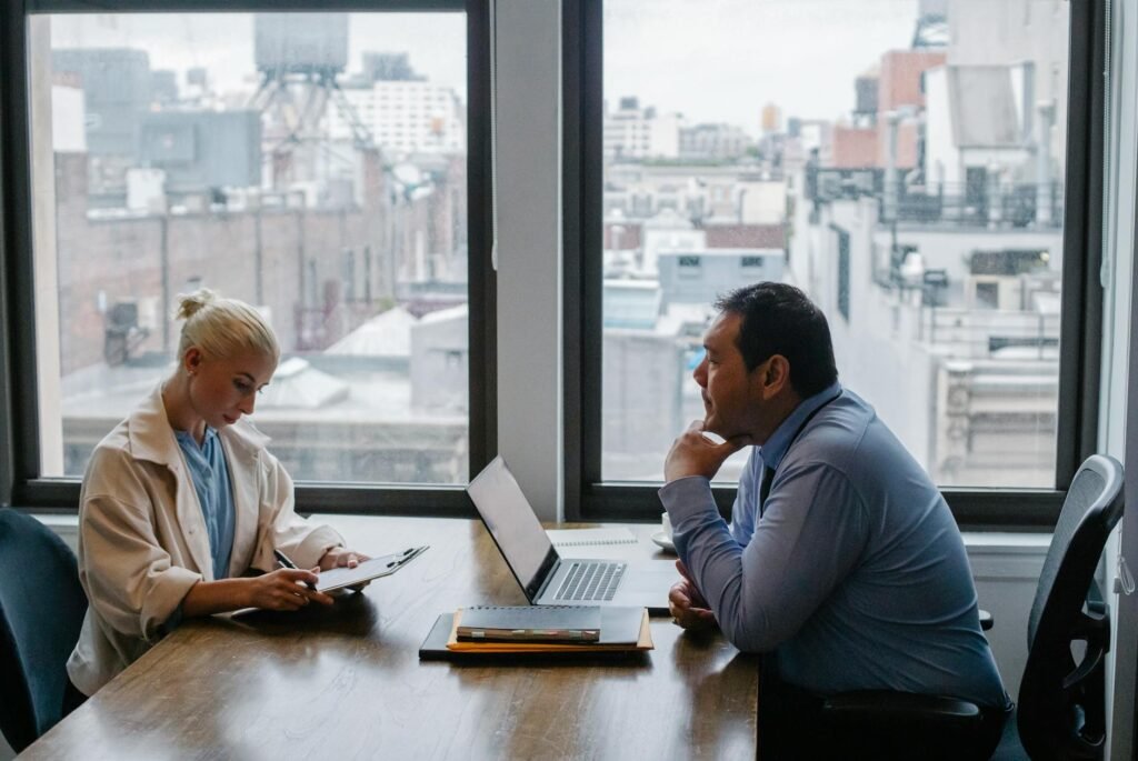 b2b marketing insights - B2B marketing office workplace professional business image