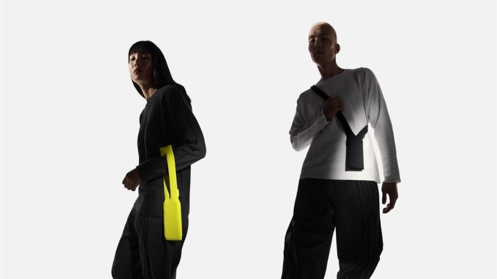 iphone-pocket-being-worn-across-the-body