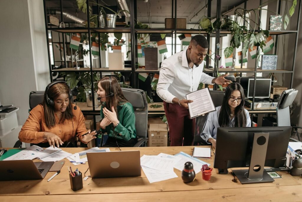 AI agents evaluation - AI agent collaboration in professional business image