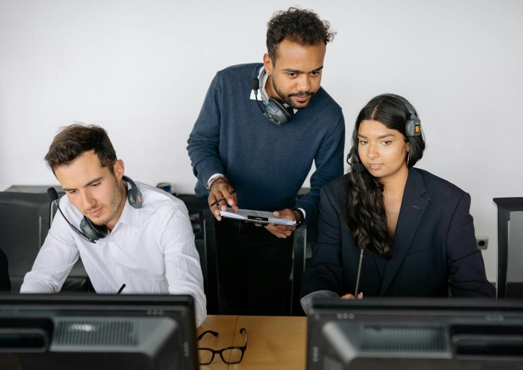 AI customer service - AI coaching customer service professional business image