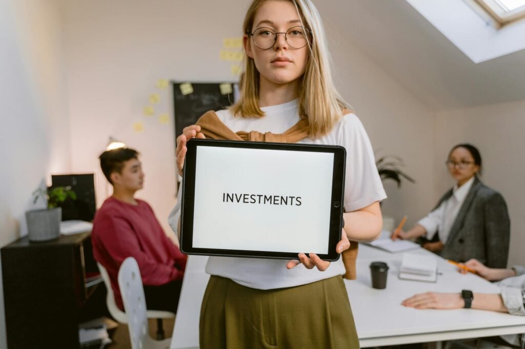AI investing guide - AI investing workspace collaboration professional business image