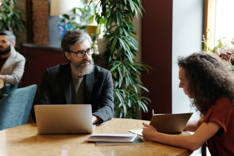 corporate cafeterias talent war - Corporate cafeteria modern office professional business image