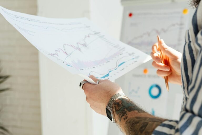 JPMorgan MLP ETN - JPMorgan financial analyst trading professional business image