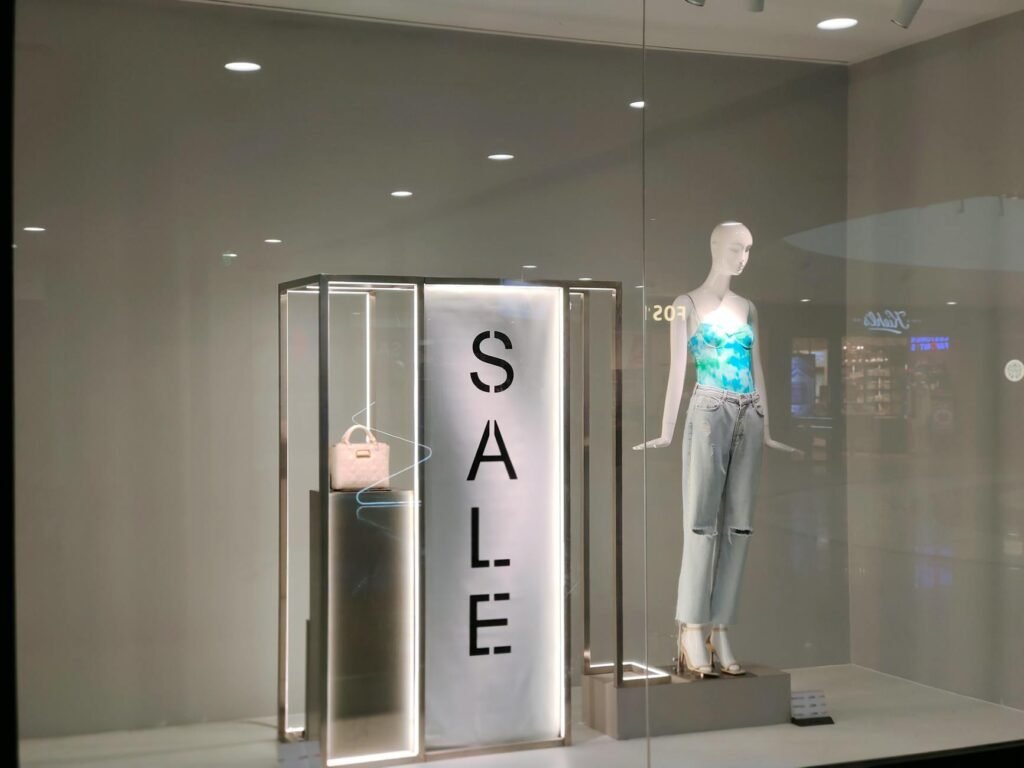 Lowe's Sales Growth - Lowe's retail store sales professional business image