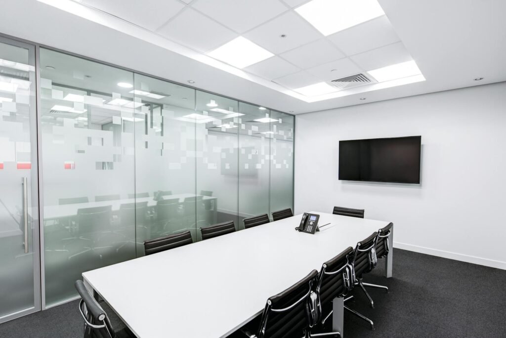 Oak View Bankshares growth 2025 - modern corporate office with professional business image