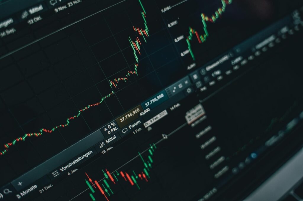 PNC shares purchase - PNC Financial trading floor professional business image