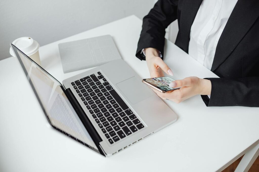 SaaS Valuation AI Reset - SaaS startup CEO AI professional business image