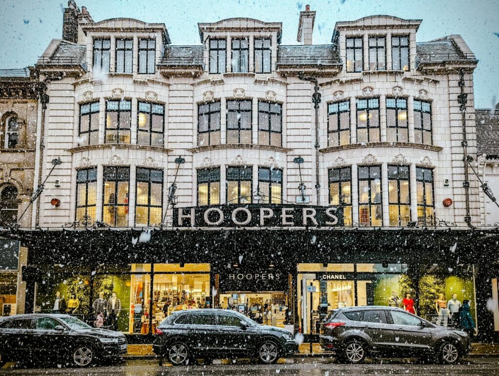 Saks Bankruptcy - luxury department store bankruptcy professional business image