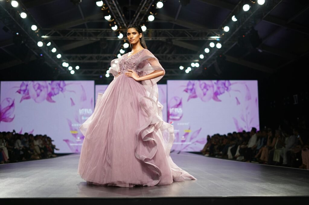 AW2677 trends - AW2677 tech fashion catwalk professional business image
