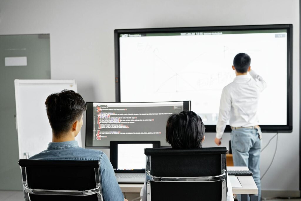 bossware tracking - bossware software surveillance workplace professional business image