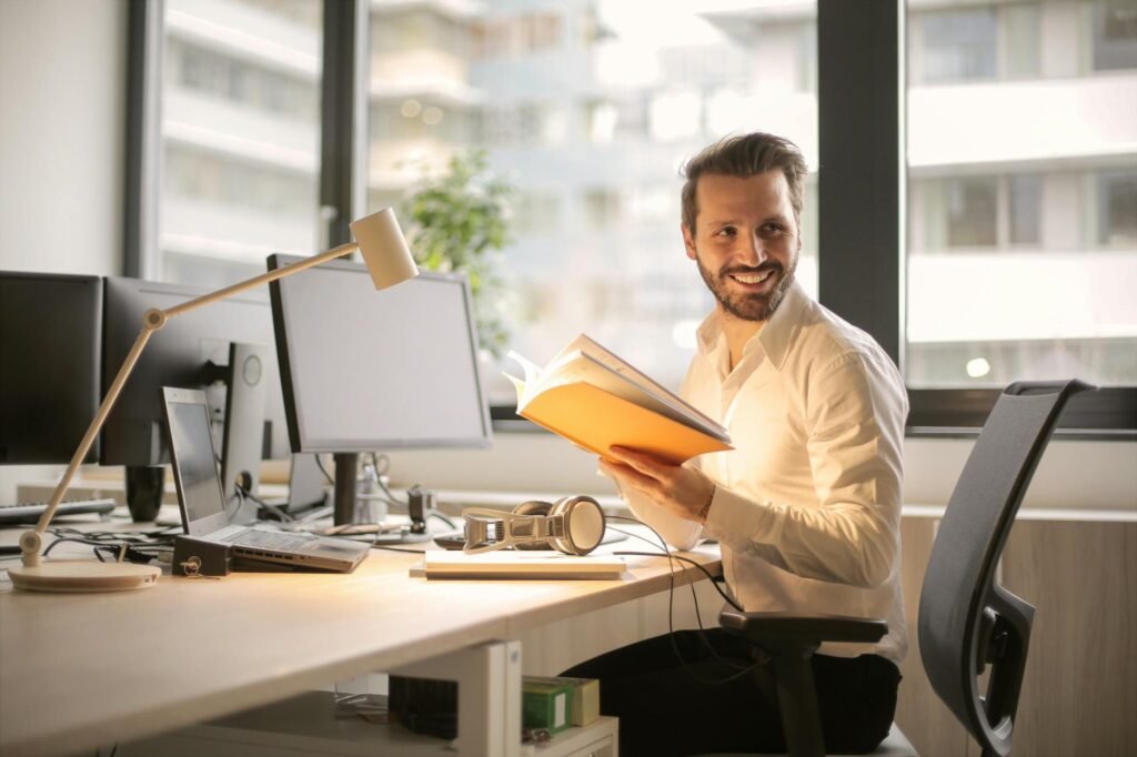CIO resilience Middle East - CIO resilience tech workplace professional business image