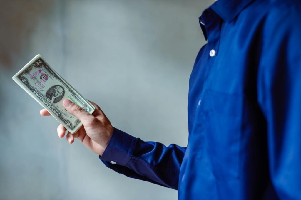 DKS Q4 earnings - DKS Q4 earnings financial professional business image
