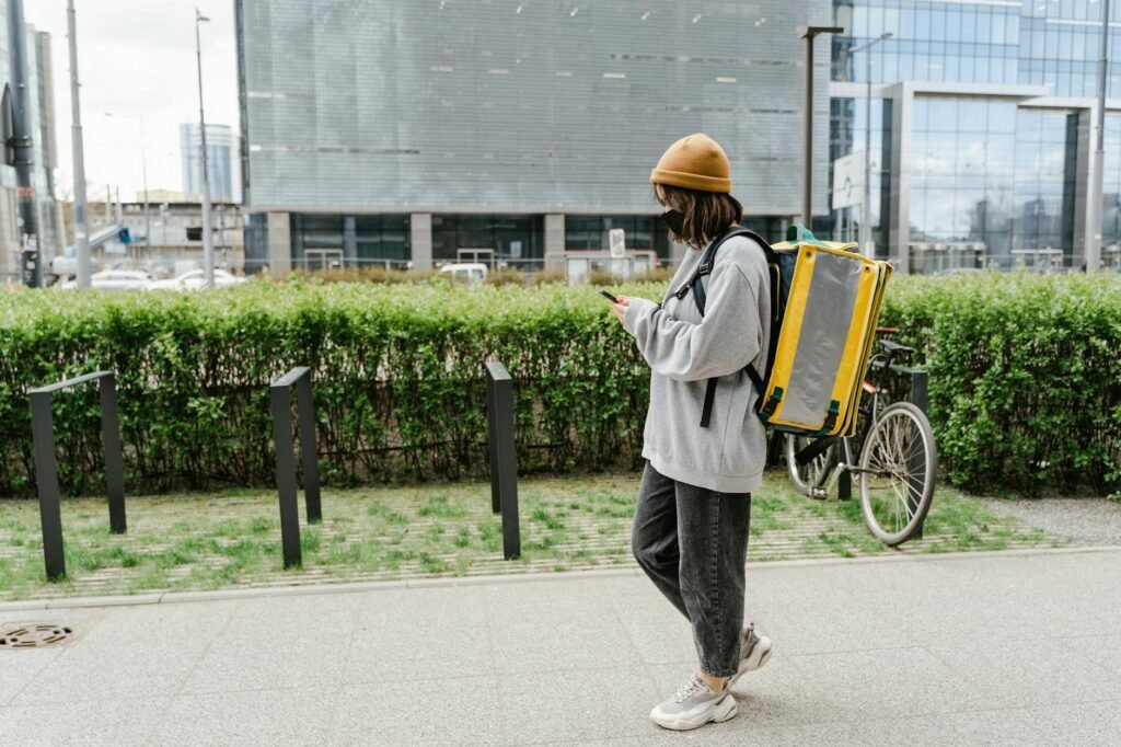 DoorDash AI couriers - DoorDash couriers using AI professional business image
