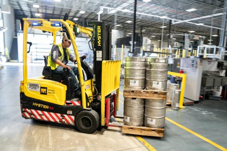 Hyster-Yale Q4 - Hyster-Yale industrial forklift factory professional business image
