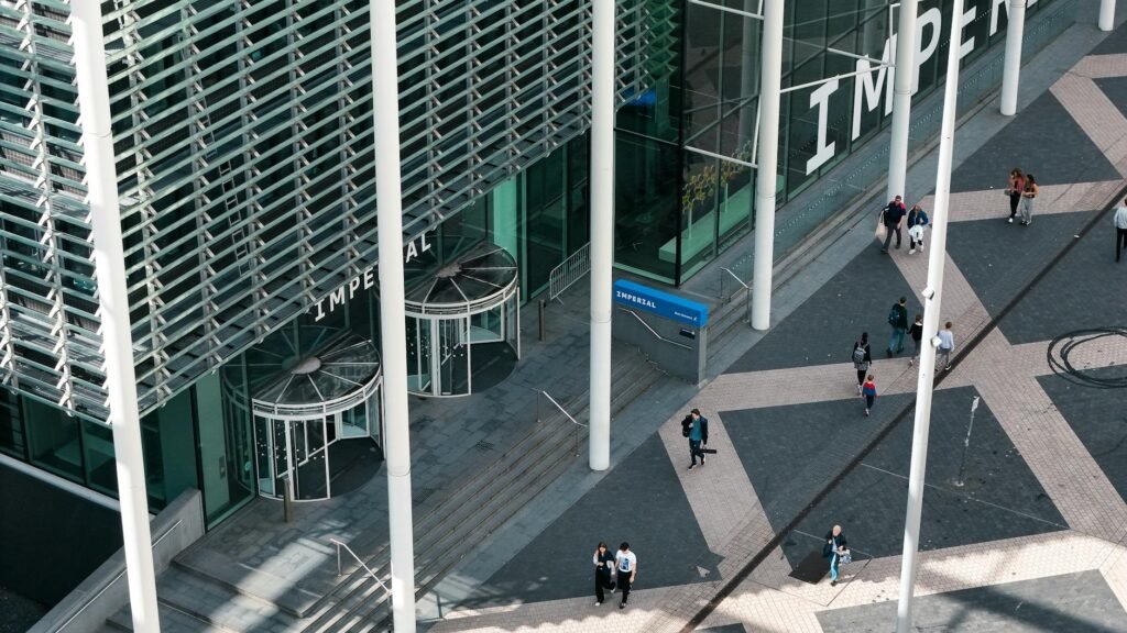 Imperial Online MBA 2027 - Imperial College London Online professional business image