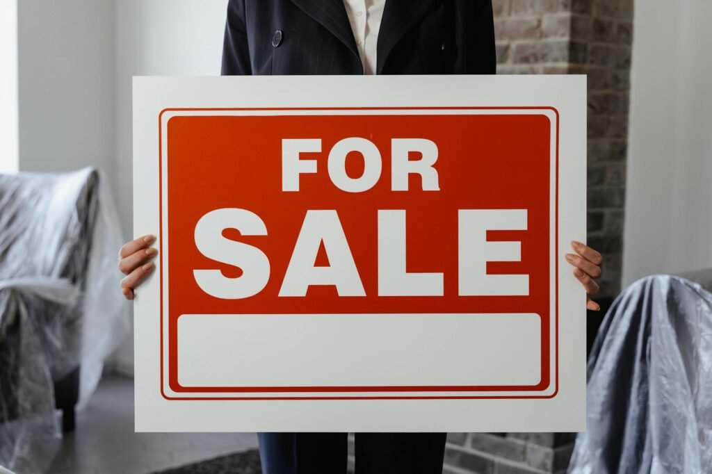 LinkedIn B2B sales - B2B sales professionals on professional business image