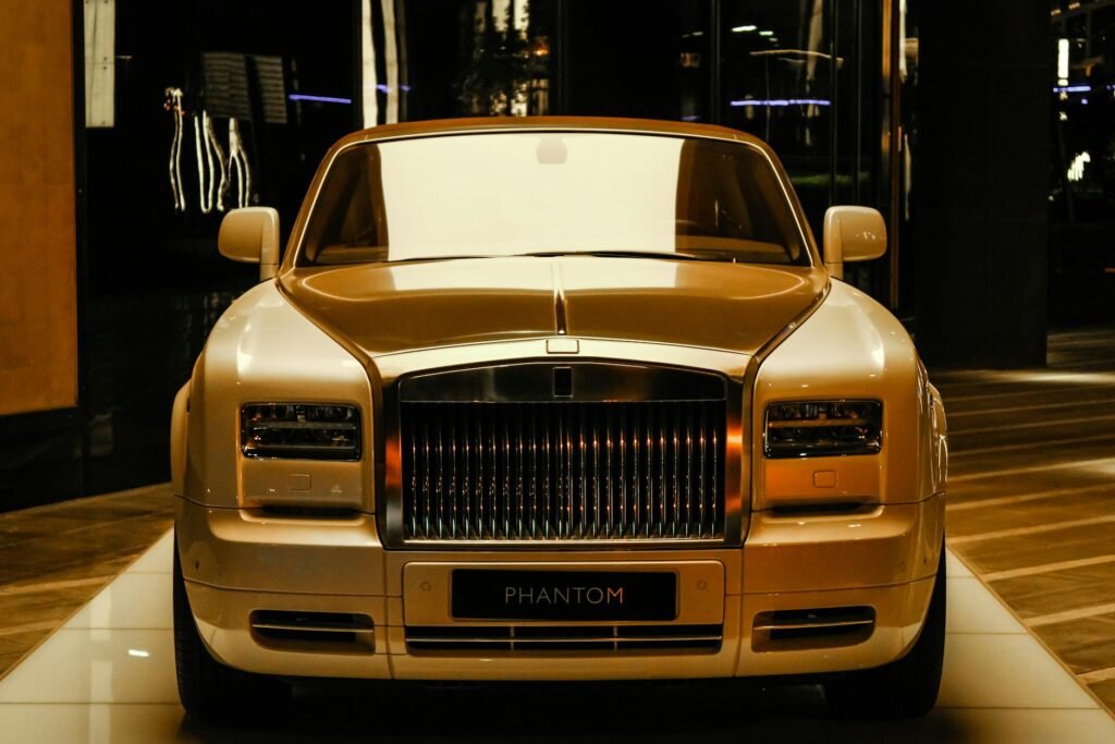 luxury brands Dubai crisis - luxury brands Dubai crisis professional business image