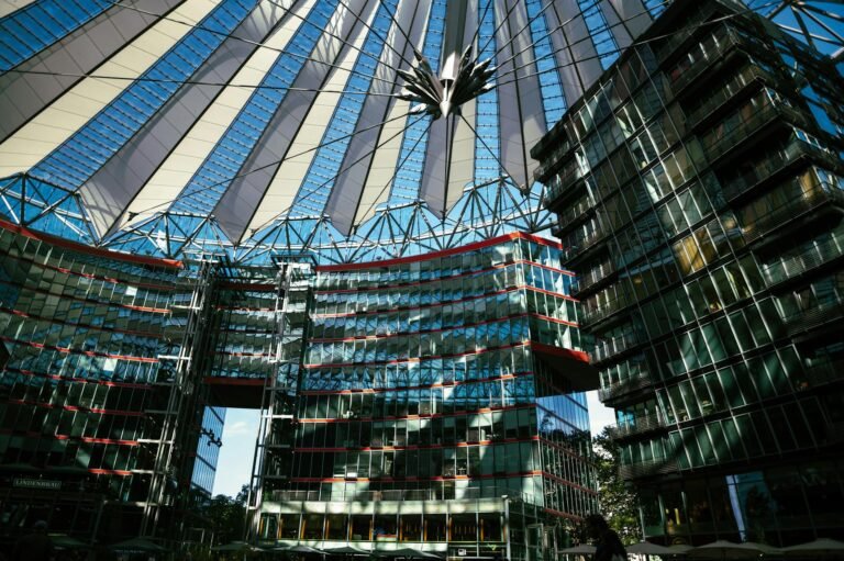 Mickey Drexler retail strategy - retail innovation futuristic corporate professional business image