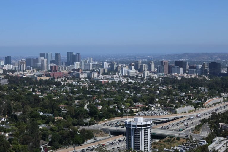 California governor economy - California governor economy workplace professional business image