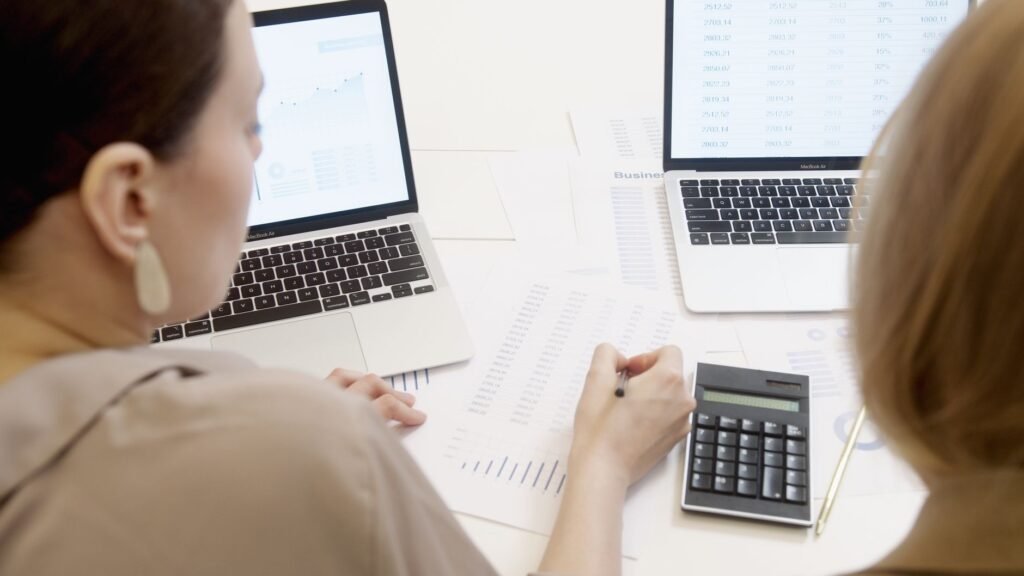 AI Finance Guide - AI finance workflow modern professional business image