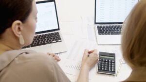 AI Finance Guide - AI finance workflow modern professional business image