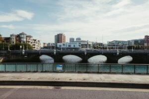 Expands Ireland - Rapid7 UK/Ireland tech partnership professional business image