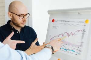 Houlihan Lokey earnings - Houlihan Lokey financial analysts professional business image