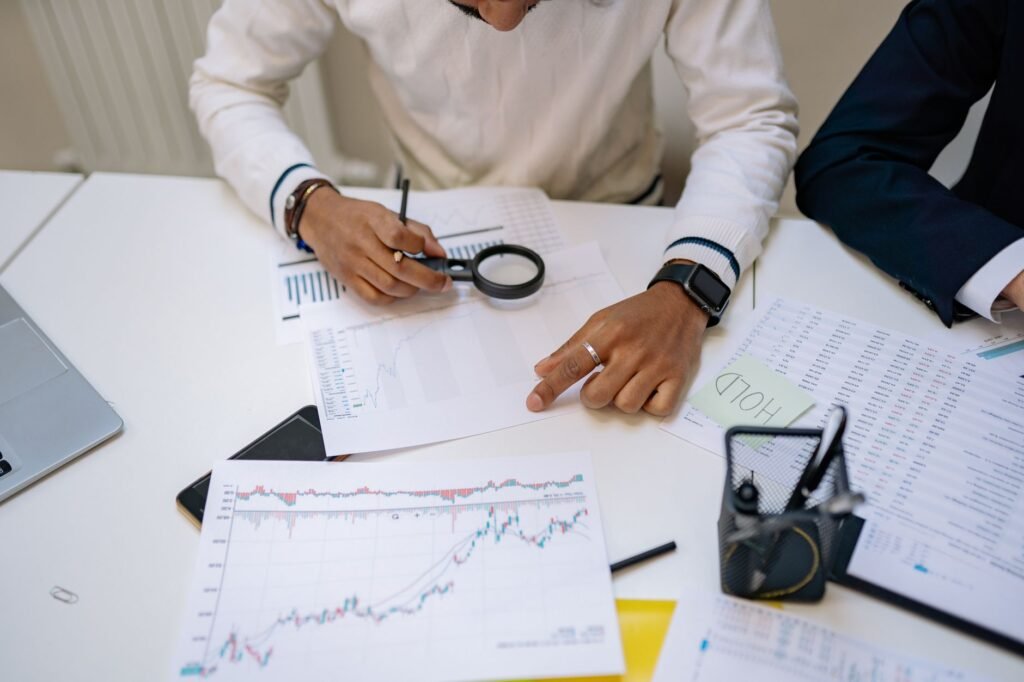 HR analytics career India - HR analyst working with professional business image