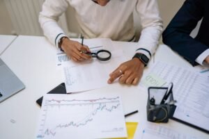 HR analytics career India - HR analyst working with professional business image