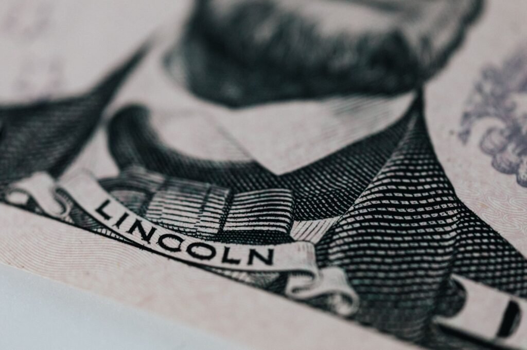LincolnFinancialCFODeparture - Lincoln Financial CFO leaving professional business image